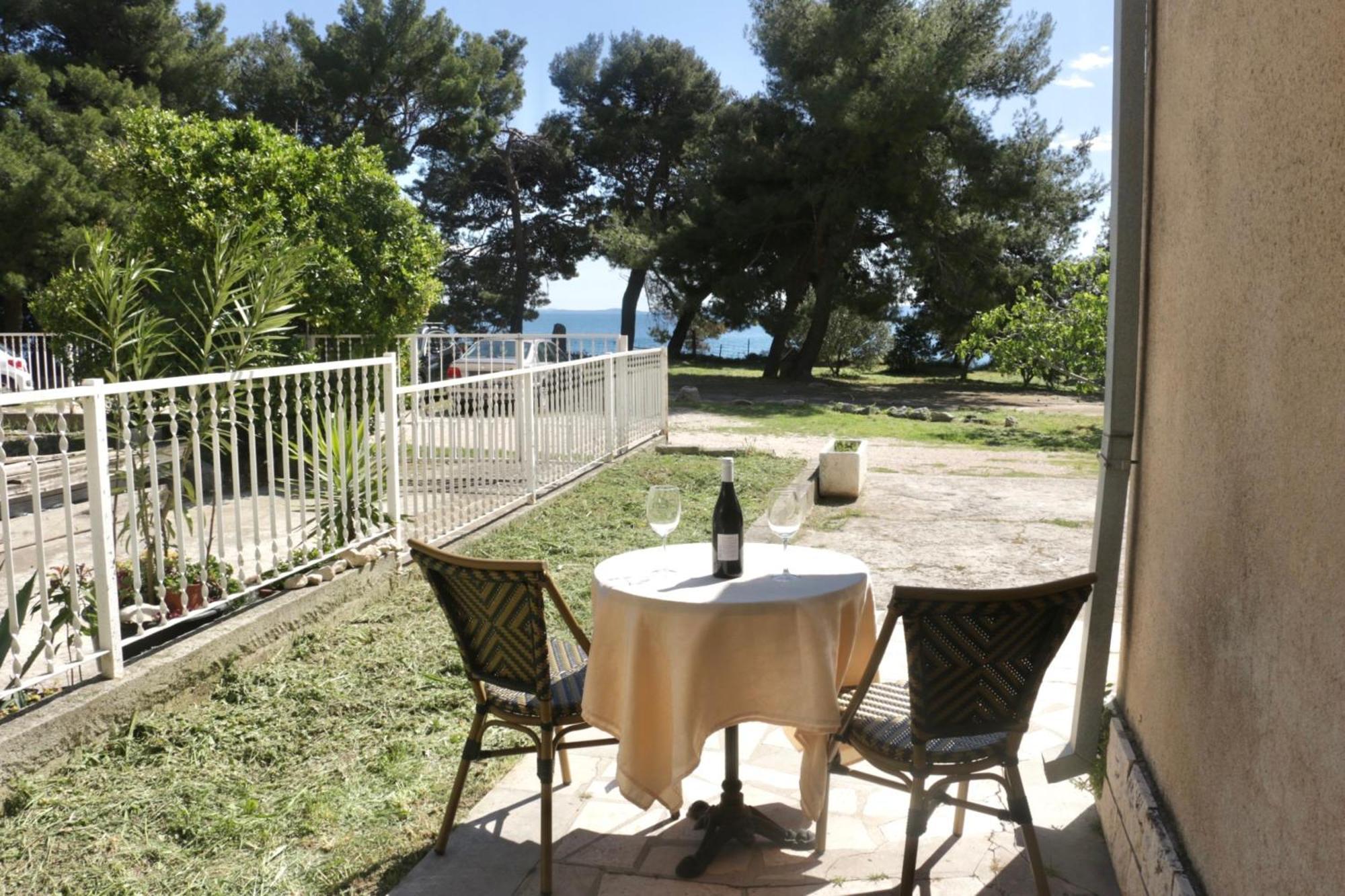Beachfront Drazen With Patio & Parking Split