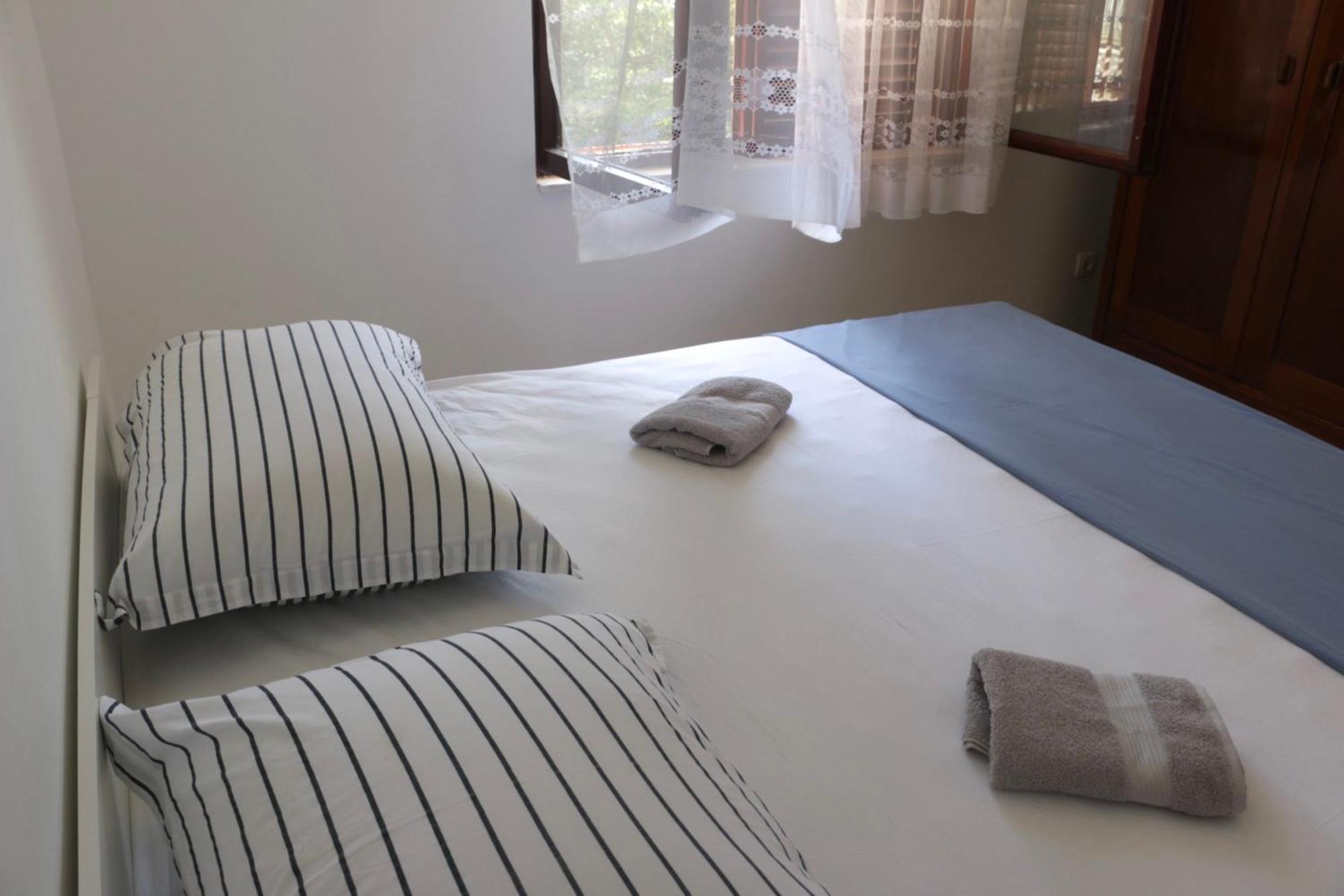 Beachfront Drazen With Patio & Parking