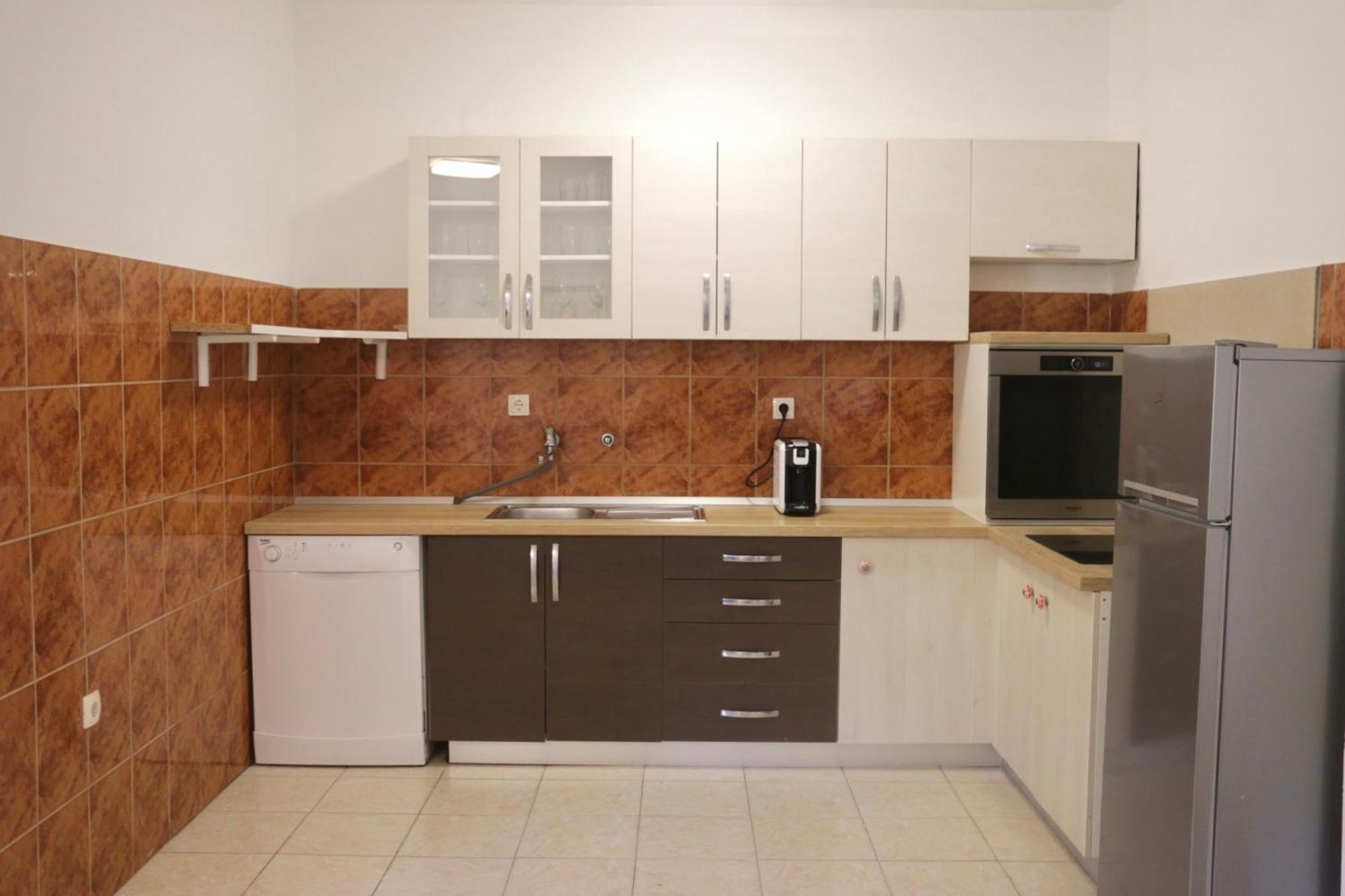 Beachfront Drazen With Patio & Parking