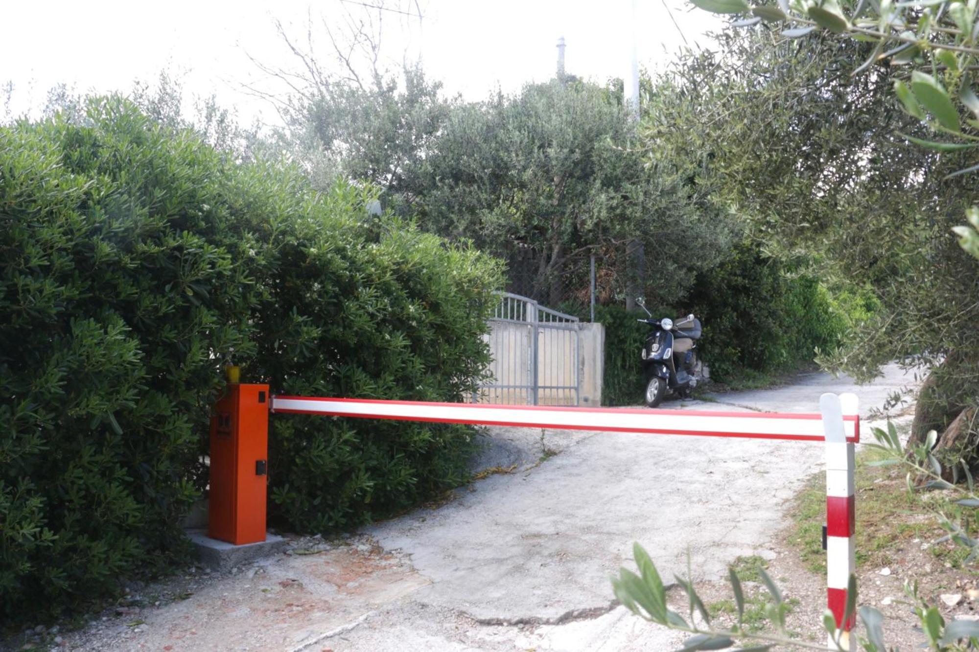 Beachfront Drazen With Patio & Parking * Split